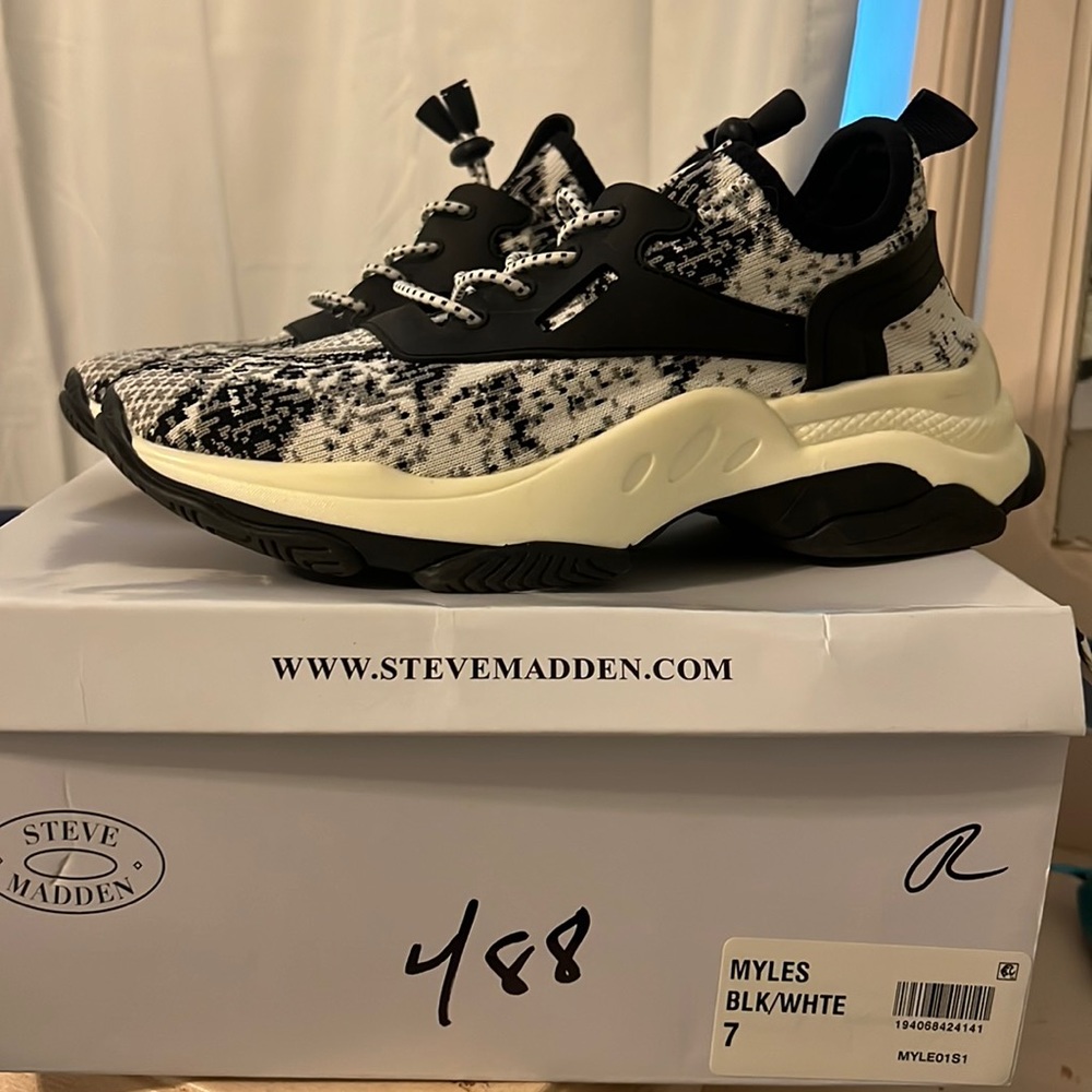 Steve Madden Myles Black & White Sneaker